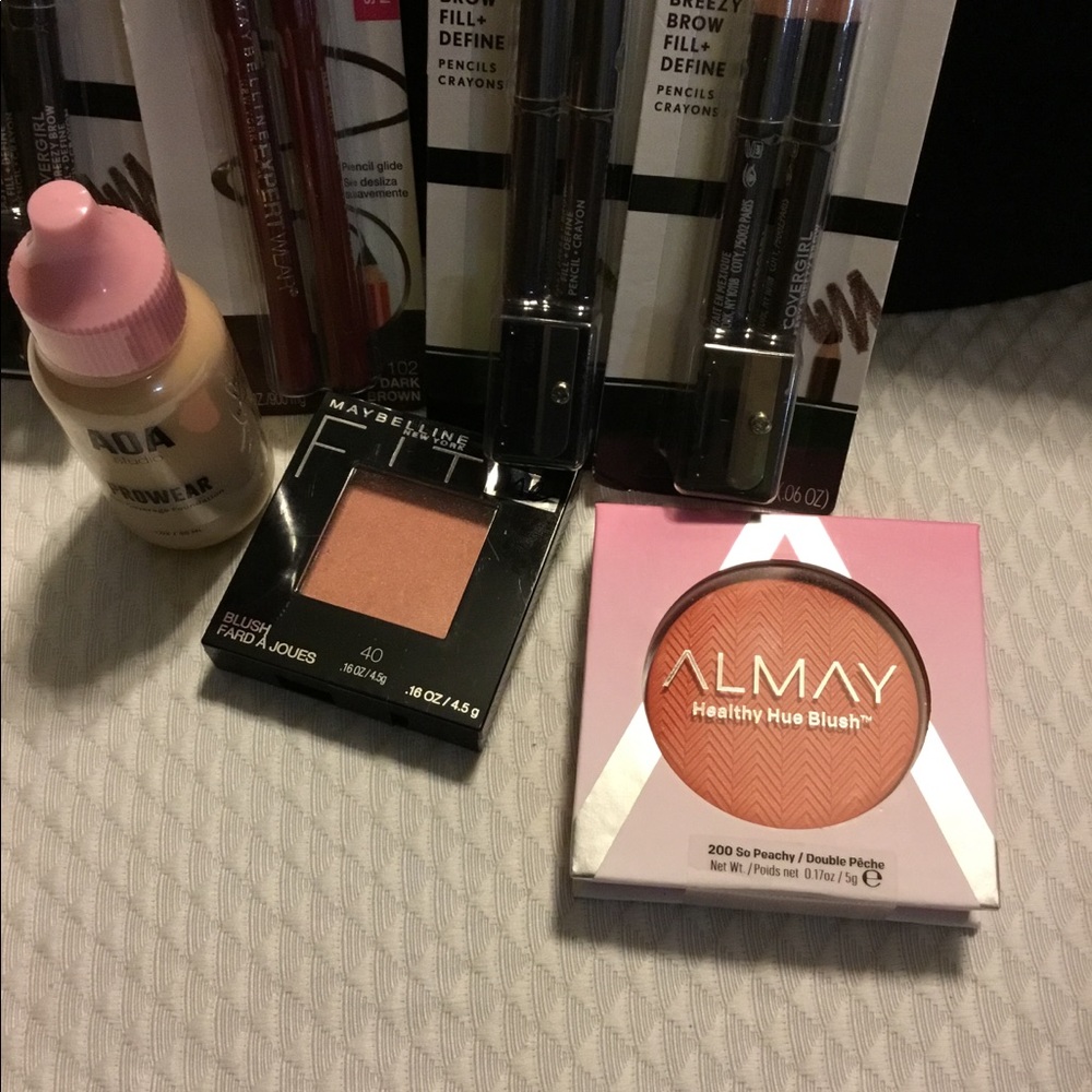 Makeup - Picture 3 of 6